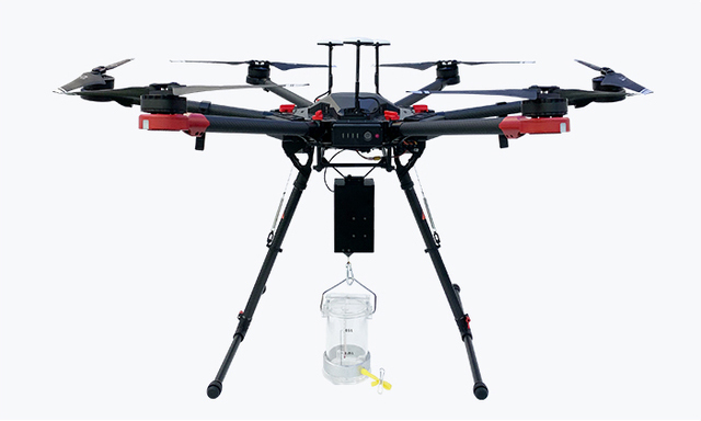 無人機取水模塊 適用于大疆M600 M300 RTK系列,0~30米采水 實時水溫顯示 快拆設(shè)計,瞰云QY1.0智能取水裝置，專為環(huán)保和應(yīng)急領(lǐng)域的水體采樣設(shè)計，是一款可適配于多種主流型號無人機的高性能環(huán)保取水模塊，具有不受環(huán)境地形限制、取樣機動性高、效率高、有效降低人員作業(yè)風(fēng) 險等諸多優(yōu)勢。產(chǎn)品操作簡單，一鍵水體式采樣，環(huán)境適應(yīng)能力強，能采集江河水、湖泊水、海水、水庫、及其他液體樣品。