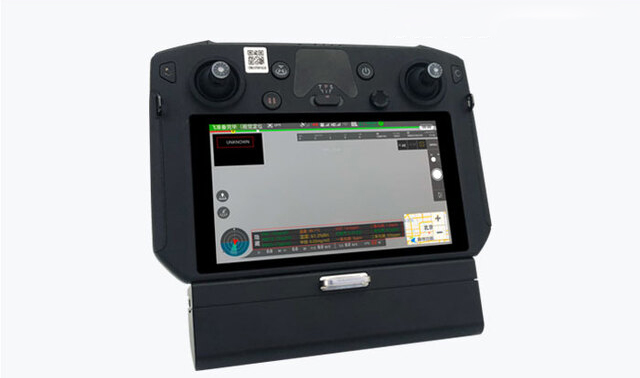 便攜式無人機(jī)氣體分析儀,專為大氣環(huán)境監(jiān)測而設(shè)計,瞰云智能便攜式無人機(jī)氣體分析儀針對無人機(jī)的應(yīng)用特性，在體積、重量、功耗與電磁干擾等方面都做了針對性優(yōu)化設(shè)計，內(nèi)置電化學(xué)，紅外，等類型傳感器。可實時查看搭載飛行器的gps信息數(shù)據(jù)與傳感器采集到的大氣數(shù)據(jù)。通過空中無人機(jī)飛行偵測數(shù)據(jù)及地面端數(shù)據(jù)分析顯示，可對重點化工企業(yè)污染氣體排放進(jìn)行偵測任務(wù)?；驊?yīng)對突發(fā)性污染及有害氣體進(jìn)行應(yīng)急偵測，輔助消防、救災(zāi)救援，減少不必要的傷亡。為我國環(huán)境空氣污染事故航空遙感應(yīng)急偵測、監(jiān)測提供了有效手段和可靠的技術(shù)支撐。