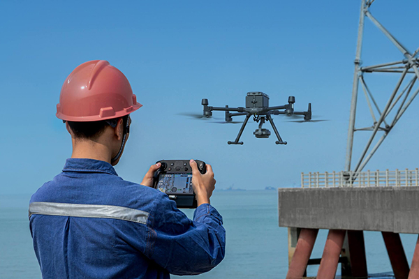 DJI大疆 經(jīng)緯 M300 RTK行業(yè)應(yīng)用飛行平臺, 55 分鐘長續(xù)航、強(qiáng)大的機(jī)器智能及六向定位避障等諸多強(qiáng)項，以實(shí)力刷新想象,經(jīng)緯 M300 RTK 擁有 55 分鐘長續(xù)航、強(qiáng)大的機(jī)器智能及六向定位避障等諸多強(qiáng)項，以實(shí)力刷新想象，打造行業(yè)級無人機(jī)全新標(biāo)桿。