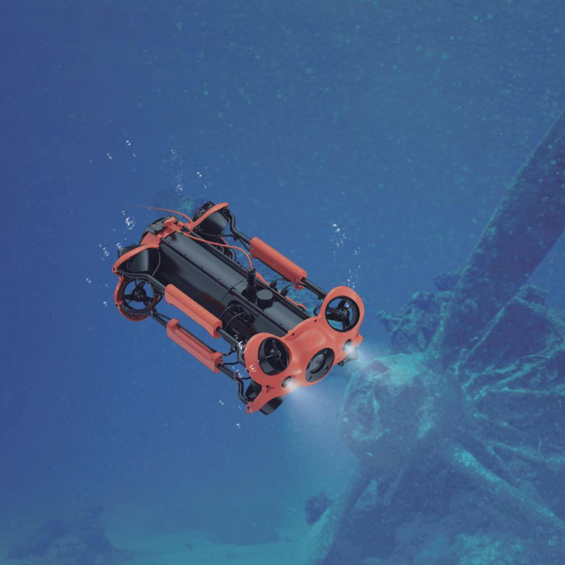 潛鮫P200水下機器人,工業(yè)級水下機器人,一款為政企用戶設(shè)計的輕工業(yè)級水下機器人。采用8推進器全矢量布局,360度全方位移動。相比P100,電機功率升級50%,最大航速4節(jié)、深度150米、最大水平半徑400米?？芍С諥C交流電和電池混合供電,實現(xiàn)無限續(xù)航。配件除了兼容潛皎P100的機械臂、探照燈、激光卡尺等通用配件外,還支持高亮屏控制箱、多接口擴展塢、700Wh電池、USBL水下定位、多波束圖像聲吶、外置攝像頭等多種P200專屬高級配件。內(nèi)置4K/1200萬像素EIS防抖相機、4000流明LED燈、可拆卸/更換電池,可插拔Micro SD存儲卡、鋁合金緊湊型機身(重量小于6KG)、單人操作3分鐘快速部署,是您輕便、易用、可靠的輕工業(yè)級水下機器人。